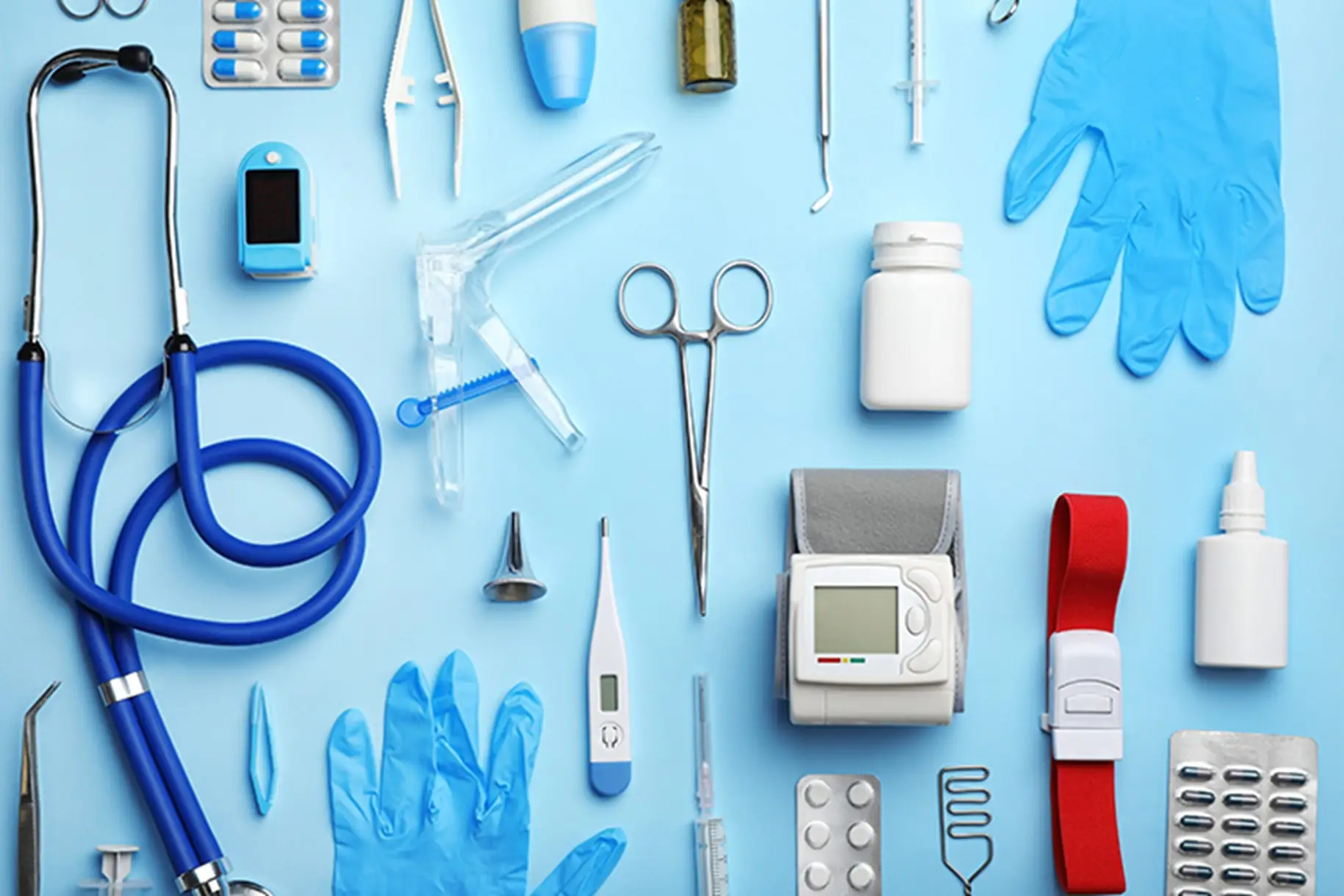 Dispositivos médicos embalados em ambiente controlado